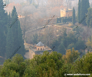 Terraza de la Torre de las Infantas desde el camino a la Silla del Moro - Dehesa del Generalife - Recorridos por el exterior de la Alhambra