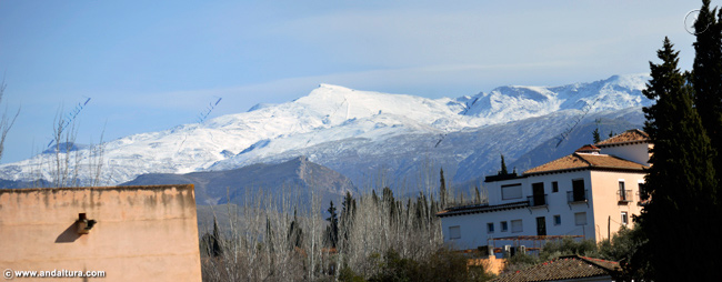 Torre de Baltasar de la Cruz y Sierra Nevada: Mulhacén, Cerro de los Machos, Veleta, Tajos de la Virgen y Tajos del Nevero