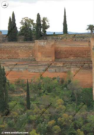 Torre de Alquiza y murallas - diurna- en una ruta por los Miradores del Albaycín - Albaicín
