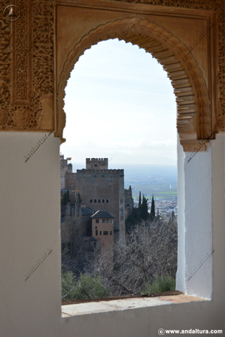 Torre de Comares y Peinador de la Reina desde el Mirador del Patio de la Alberca del Generalife