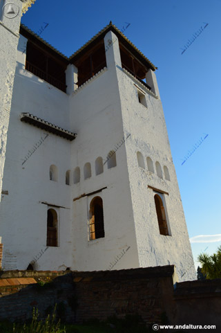 Torre de Ismail, con el Salón Regio, desde su base