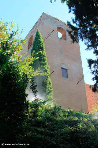 Torre de la Bruja y Jardines desde el Bosque de la Sabika