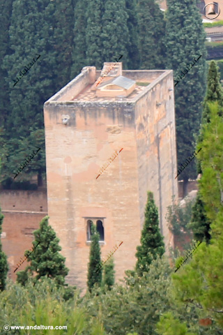 Detalle Terraza de la Torre de la Cautiva desde el Camino a la Silla del Moro - Parque Periurbano Dehesa del Generalife