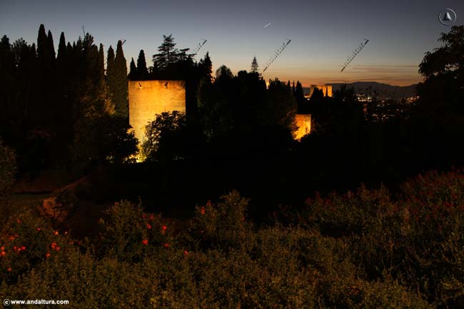 Torre de la Cautiva y Torre del Cadí desde los Jardines del Generalife - Visita nocturna del Generalife