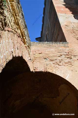Torre de los Picos sobre la Puerta del Arrabal en el Partal