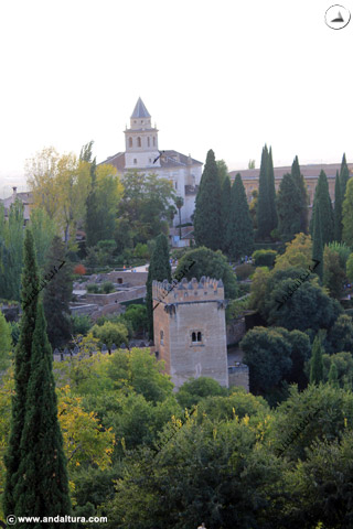 Torre de los Picos, Jardines del Convento de San Francisco y la Iglesia Santa María de la Alhambra desde el Generalife