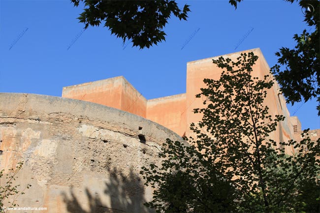 Baluarte y Terraza defensiva de la Puerta de la Torre de los Siete Suelos