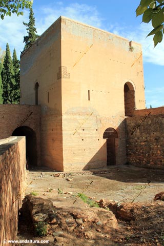 Torre del Agua desde la Medina - Visita de la Medina de la Alhambra con el Plano de Andaltura