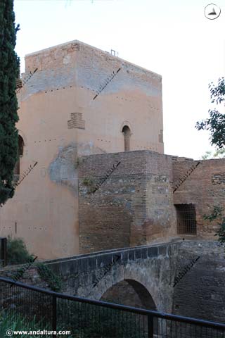 Torre del Agua y Acueducto de la Acequia Real desde el Generalife