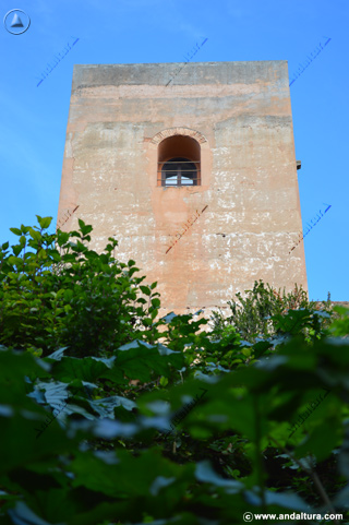 Torre del Capitan, zona exterior del conjunto amurallado