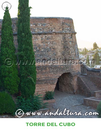Torres de la Alhambra: Accesos a la Torre del Cubo