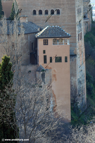 Torre del Peinador de la Reina durante el otoño