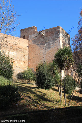 Torre de Juan de Arce desde el Paseo del Generalife - visita diurna por el Exterior de la Alhambra