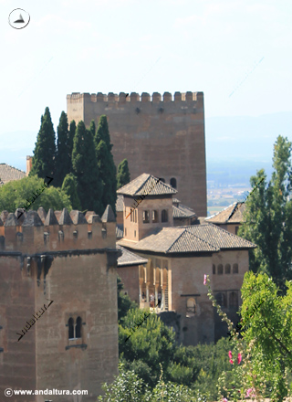 Torres de la Alhambra: Torre de los Picos, Observatorio del Partal, Torre de las Damas y Torre de Comares