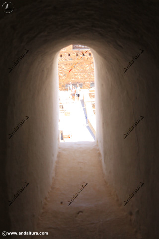 Aspilleras en las escaleras de la Torre de la Vela