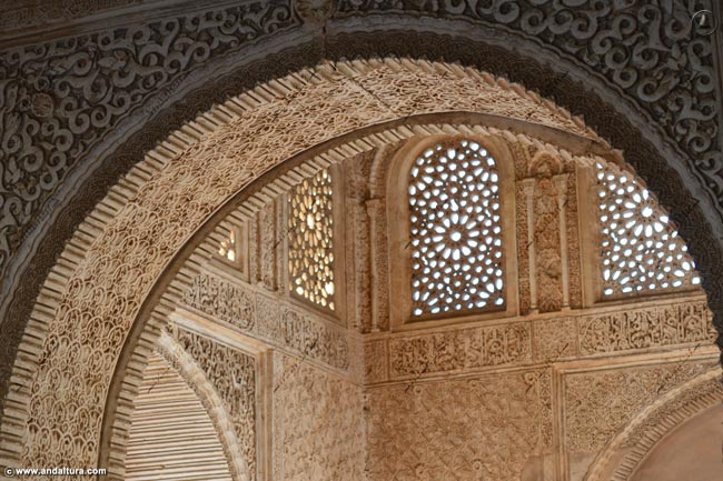 Ventanas y Arcos de yesería en la Torre de Ismail