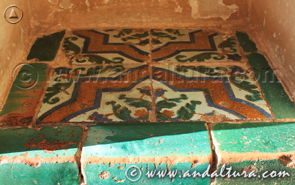 Detalles alicatados de la Taca derecha del Pabellón Norte del Palacio del Generalife