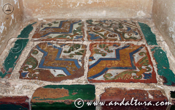 Detalles alicatados de la Taca izquierda del Pabellón Norte del Palacio del Generalife