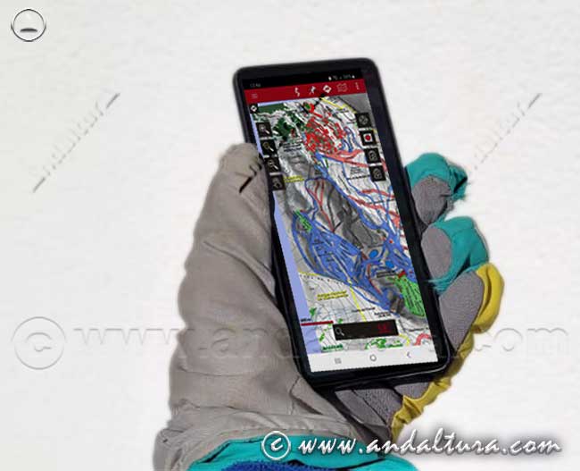 Movil con el Mapa cartografico de las Pistas de Esquí Sierra Nevada para APP