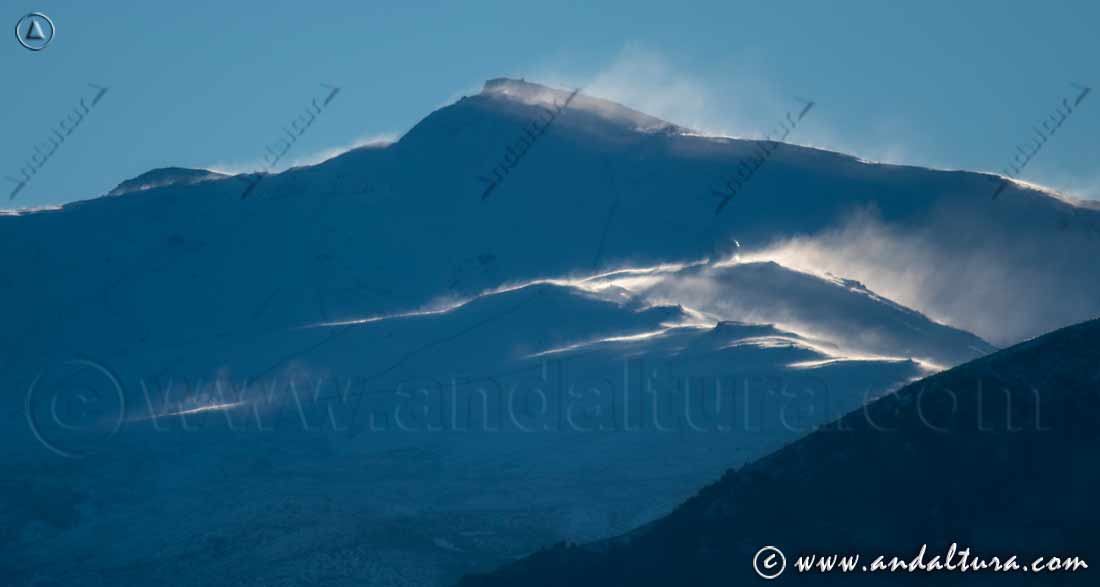 Día de Viento sobre las cumbres de la Estación de Esquí Sierra Nevada