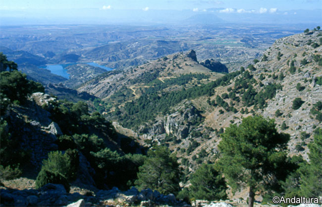 Collado del Buitre y Embalse de la Bolera en la Sierra de Castril