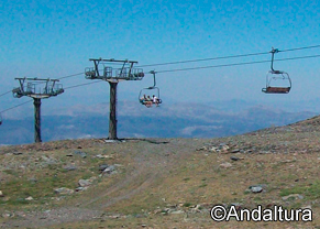 Remontes Estación de Esquí Y Montaña Sierra Nevada en Verano