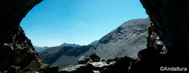 Cerro de los Machos, Mulhacén y Alcazaba desde el Túnel del Veleta