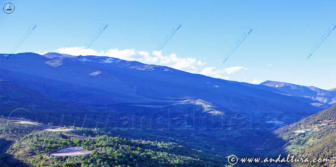 Atardeciendo so re el Valle del río Trevélez; Mulhacén y Cerro Pelado