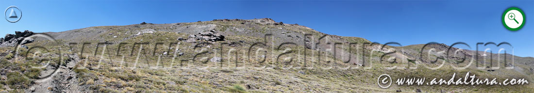 Vista de los últimos metros de vereda hasta el Mirador de Trevélez, en la parte baja de la Loma del Mulhacén