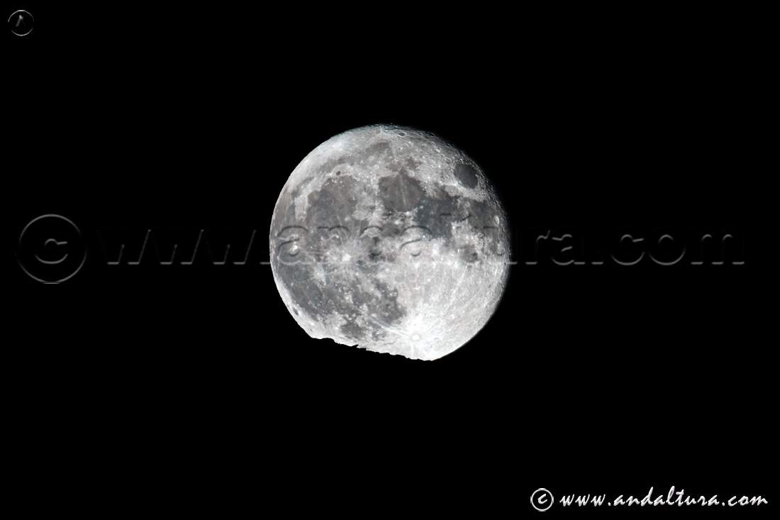 Luna llena saliendo por el Vértice Geodésico Mulhacén II - Agosto de 2023