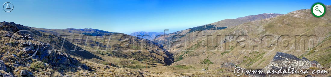 Vista del Valle del Poqueira, al fondo la Sierra de Lújar y el Mar Mediterráneo