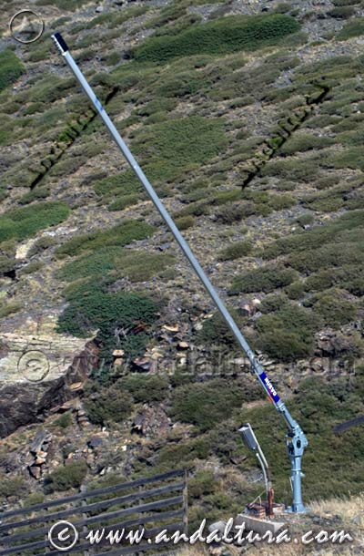 Detalle de cañón de alta presión, tipo jirafa, en la Estación de Esquí Sierra Nevada