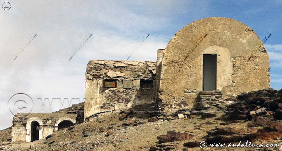 Antigua imagen de la zona habitable del Refugio Elorrieta