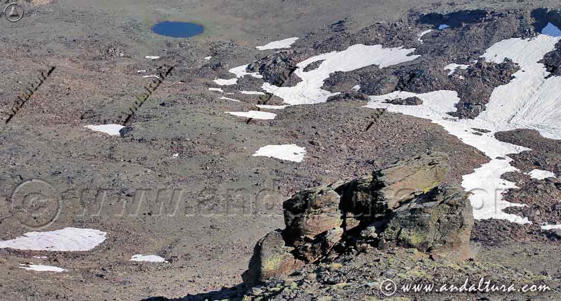 Laguna de la Mojonera desde la Integral de Sierra Nevada - Lagunas de Sierra Nevada en Trevélez