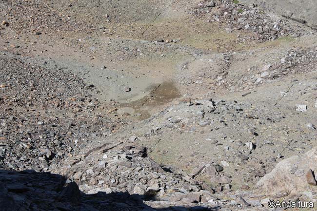 Lagunillo seco de Juego de Bolos - Lagunas del Valle del río Valdecasillas - Lagunas de Sierra Nevada en Güéjar-Sierra - Parque Nacional de Sierra Nevada
