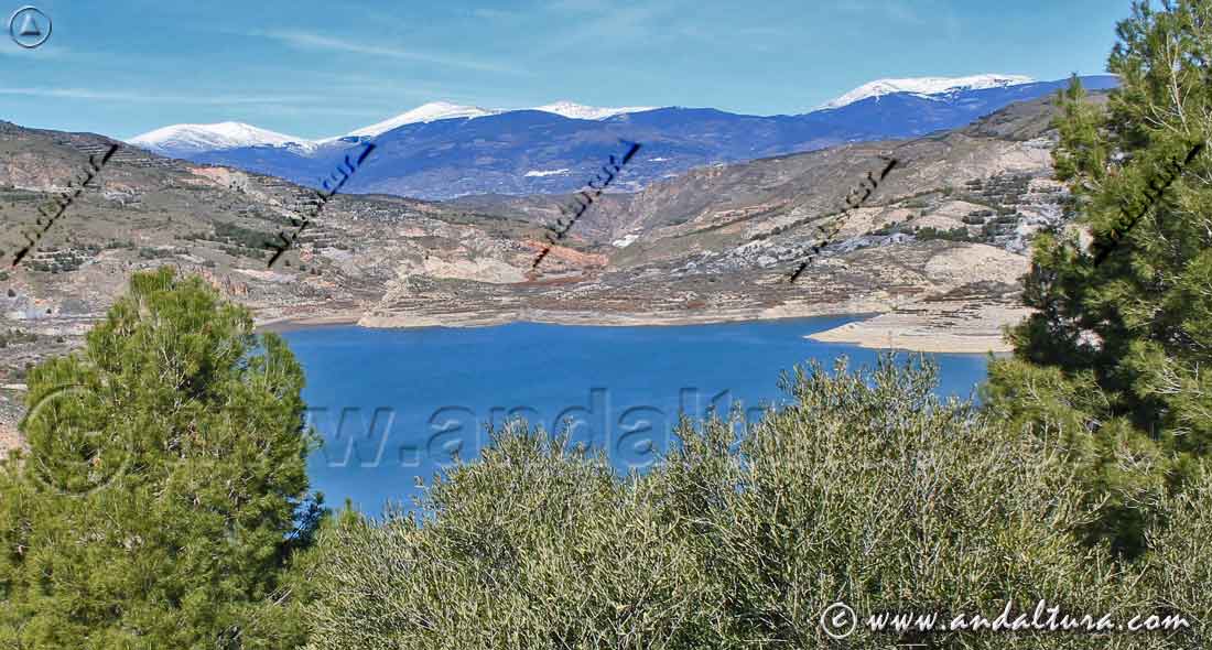 Emblase de Benínar y Chullo, el pico más alto de Almería