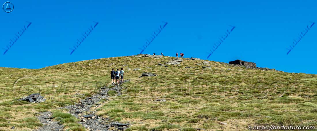 Ruta en verano al Chullo desde el Puerto de la Ragua