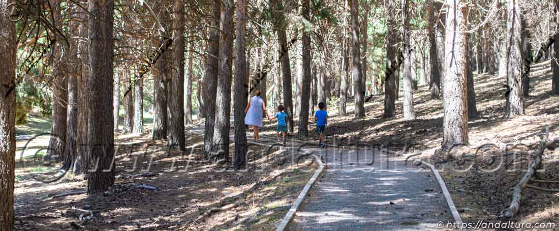 Senderismo familiar en el Sendero Prado de la Ragua en Sierra Nevada - Puerto de la Ragua