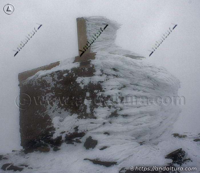 Vértice Geodésico Chullo - Techo de Almería - 2.611,855 metros - Pico más alto de Almería