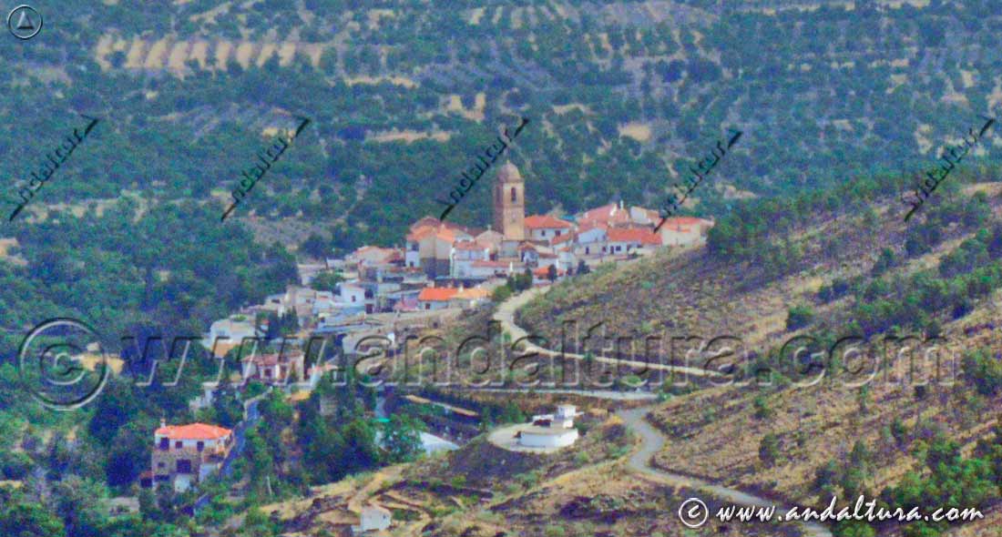 Ferreira y la Iglesia de la Anunciación desde el Mirador de Ferreira - Hoyos de la Pura - Puerto de la Ragua