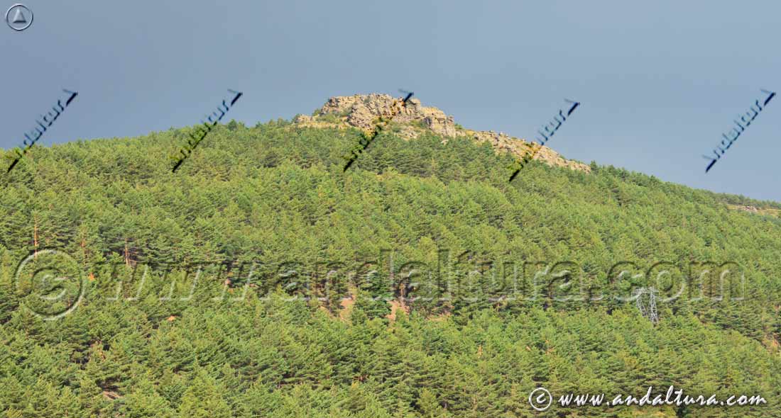 Peñón de la Ragua desde el Sendero Adaptado Hoyos de la Pura en el Puerto de la Ragua