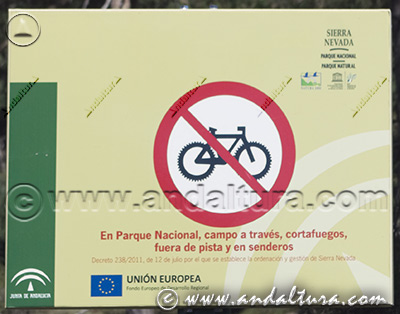 Cartel prohibido BTT en el entorno del Puerto de la Ragua - Sierra Nevada -