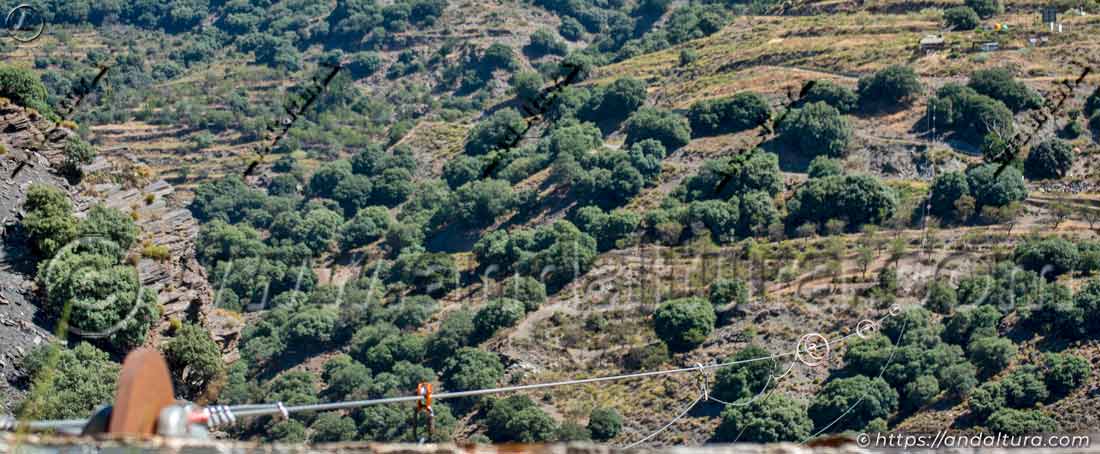 Recorrido de la Tirolina de Bayárcal, uniendo las vertientes del Arroyo del Palancón