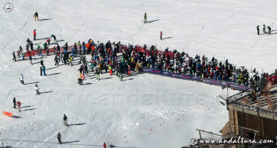 Colas en el acceso al Telesilla Stadium - Estación de Esquí Sierra Nevada