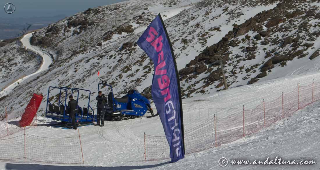Actividades en invierno en el entorno de Borreguiles: Recorrido en trineo tirado por moto de nieve