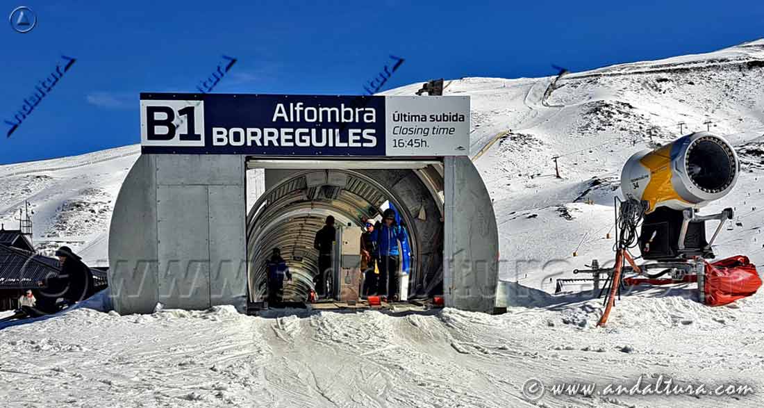 Cañón de nieve artificial junto a la Alfombra Borreguiles - Estación de Esquí Sierra Nevada