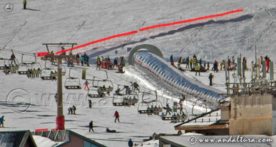 Pista El Bosque y de Principiantes junto a la Alfombra cubierta del Área de Borreguiles - Zona de Velocidad lenta en la Estación de Esquí Sierra Nevada