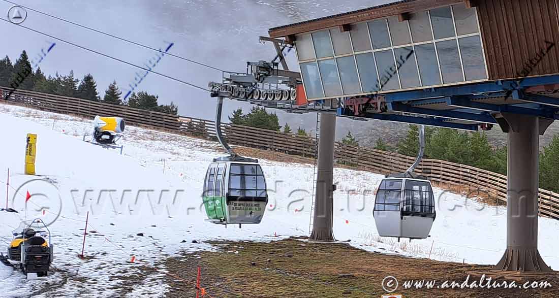 Antiguas Cabinas del Telecabina Al-Ándalus en la urbanización de Pradollano