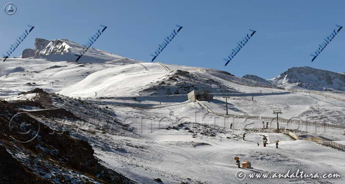 Antigua instalación Speed Check bajo el Telesilla Virgen de las Nieves en el Área Cauchiles - Parador en la Estación de Esquí Sierra Nevada