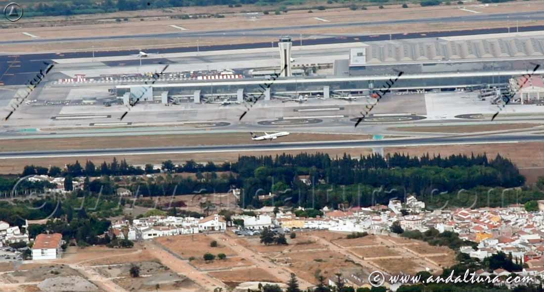 Avión despegando del Aeropuerto de Málaga - Costa del Sol